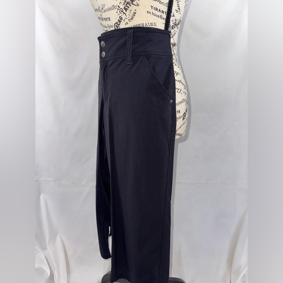 EUC: Athleta Crop Nylon Black Capri - Picture 2 of 6